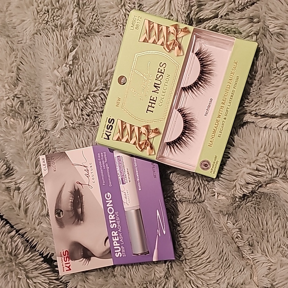 Kiss Lash Couture Lashes and adhesive
